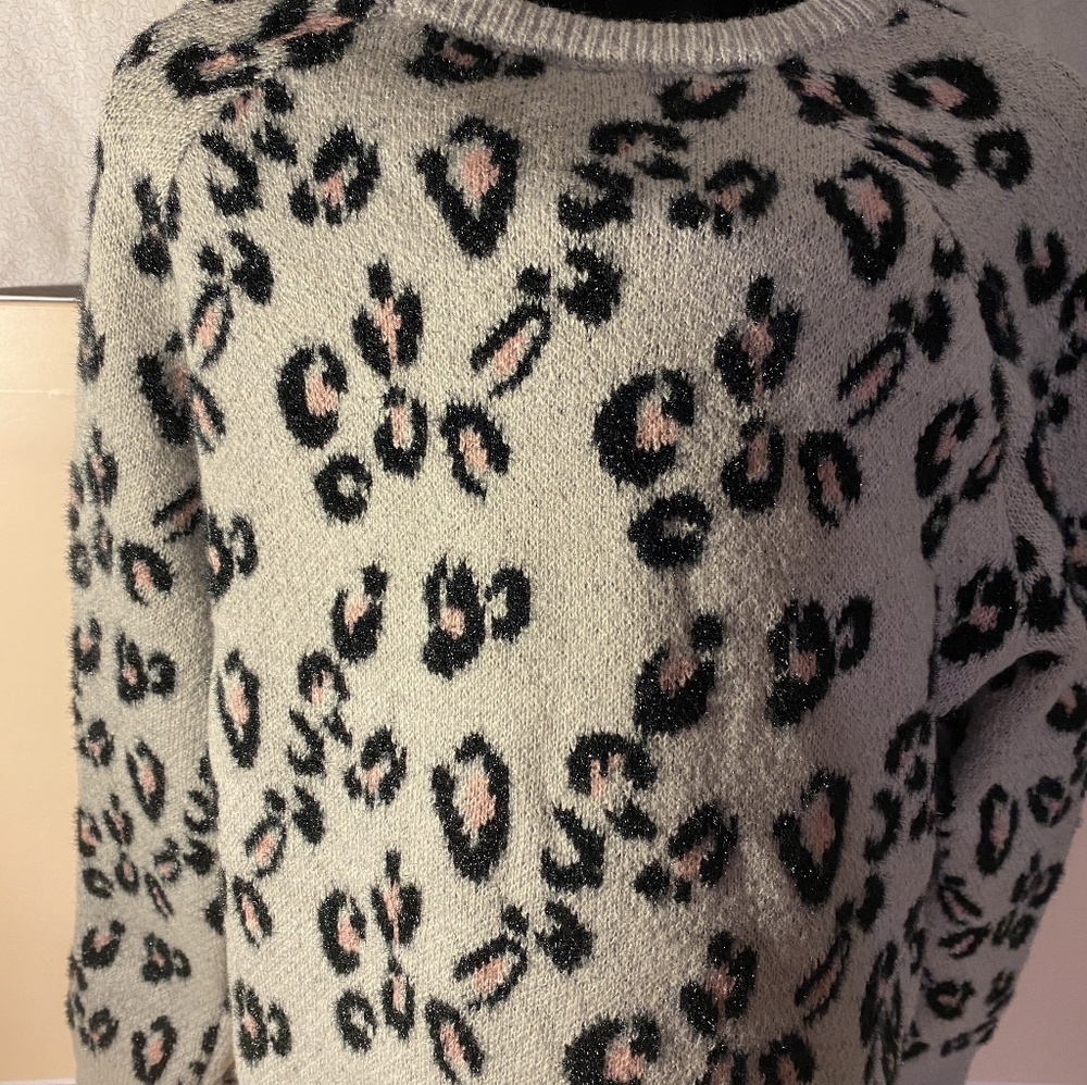 NWT Women's XL Sweater Black/Pink Cheetah - Picture 3 of 4